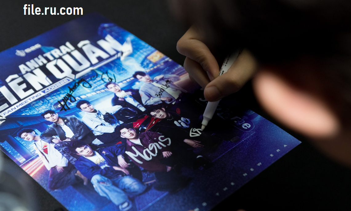 KHOẢNH KHẮC ĐÁNG NHỚ TRONG BUỔI FANSIGN 13 khoang khac dang nho trong buoi handsign